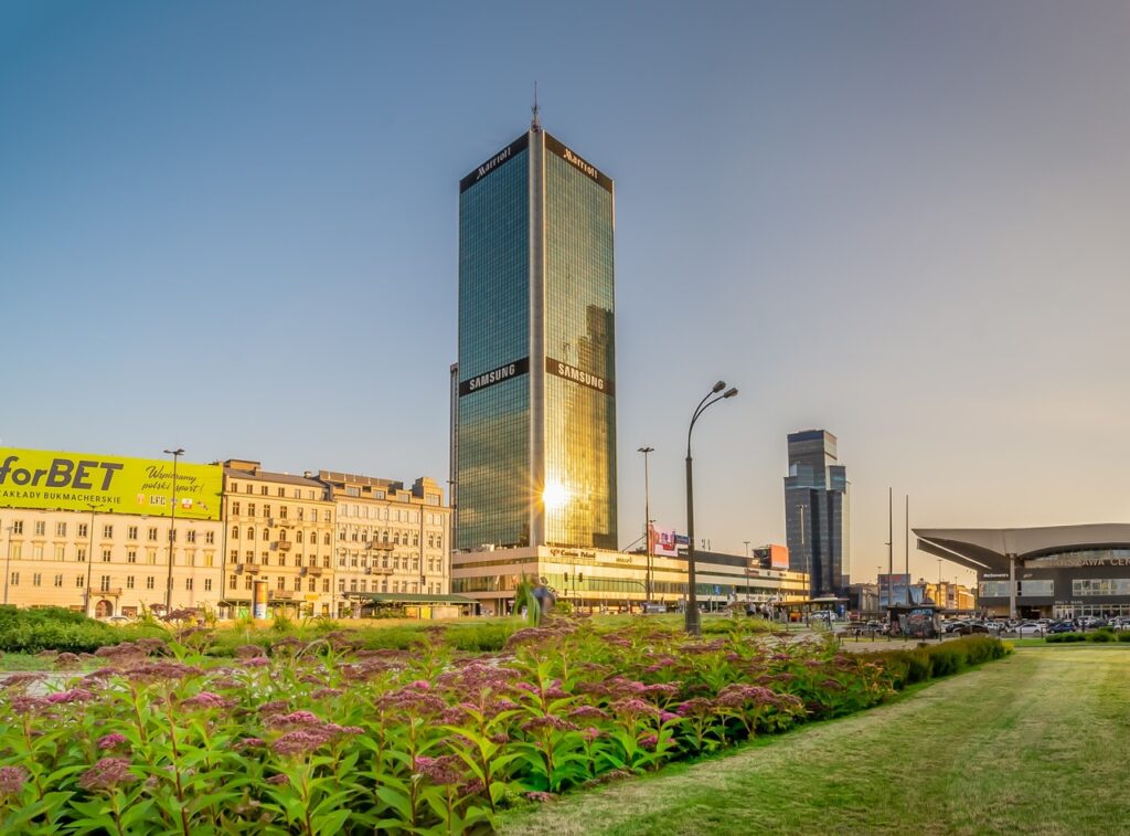 Centrum LIM — biurowiec w budynku hotelu Marriott — biura do wynajęcia, Warszawa, na wynajem
