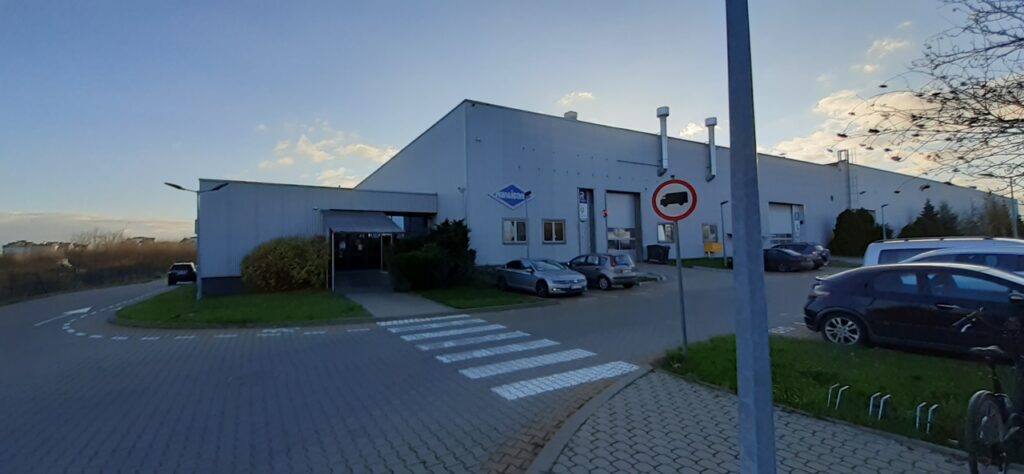 Hala z biurem na sprzedaż - centrum magazynowo-produkcyjne z biurem w Piasecznie koło Warszawy, Piaseczno, na sprzedaż