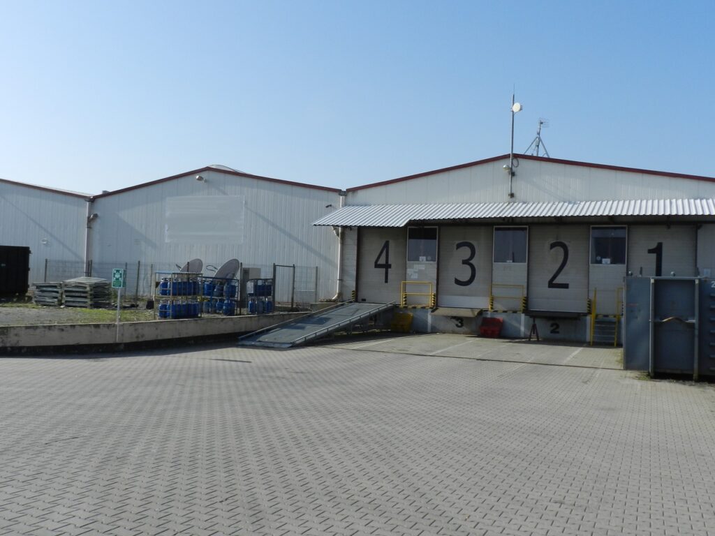 Magazyn z biurem na sprzedaż koło Wrocławia 6 400 mkw., Bielany Wrocławskie, na sprzedaż