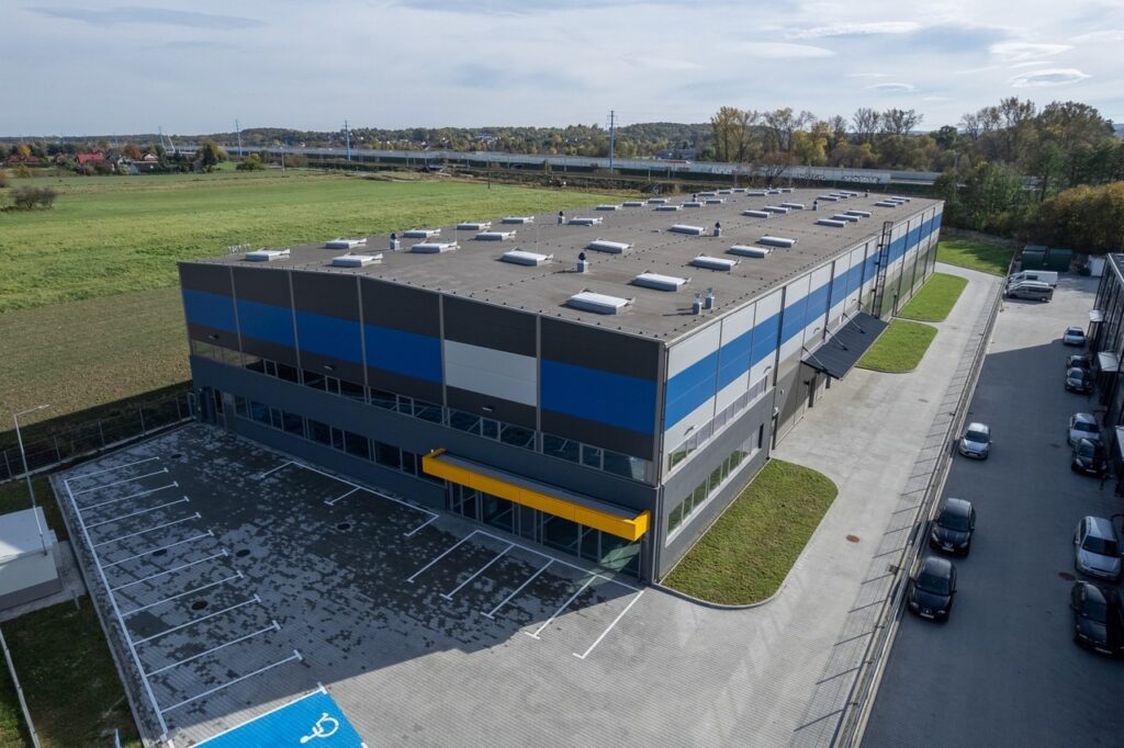 Magazyn z pomieszczeniami biurowo-socjalnymi, Kokotów, na wynajem