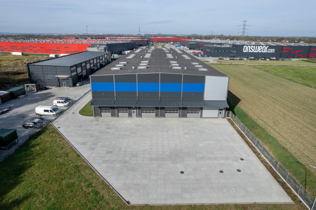 Magazyn z pomieszczeniami biurowo-socjalnymi, Kokotów, na wynajem