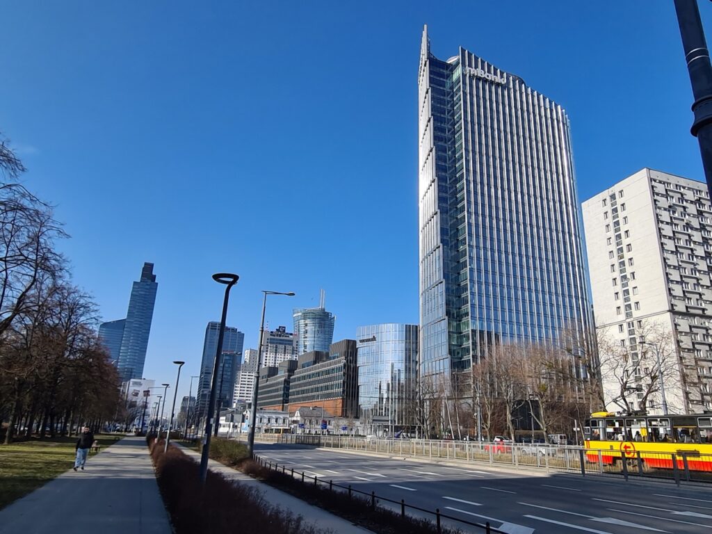 Mennica Legacy Tower – przeszklone biura do wynajęcia na Woli w Warszawie, Warszawa, na wynajem
