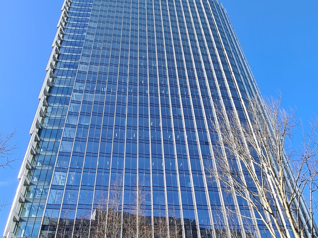 Mennica Legacy Tower – przeszklone biura do wynajęcia na Woli w Warszawie, Warszawa, na wynajem