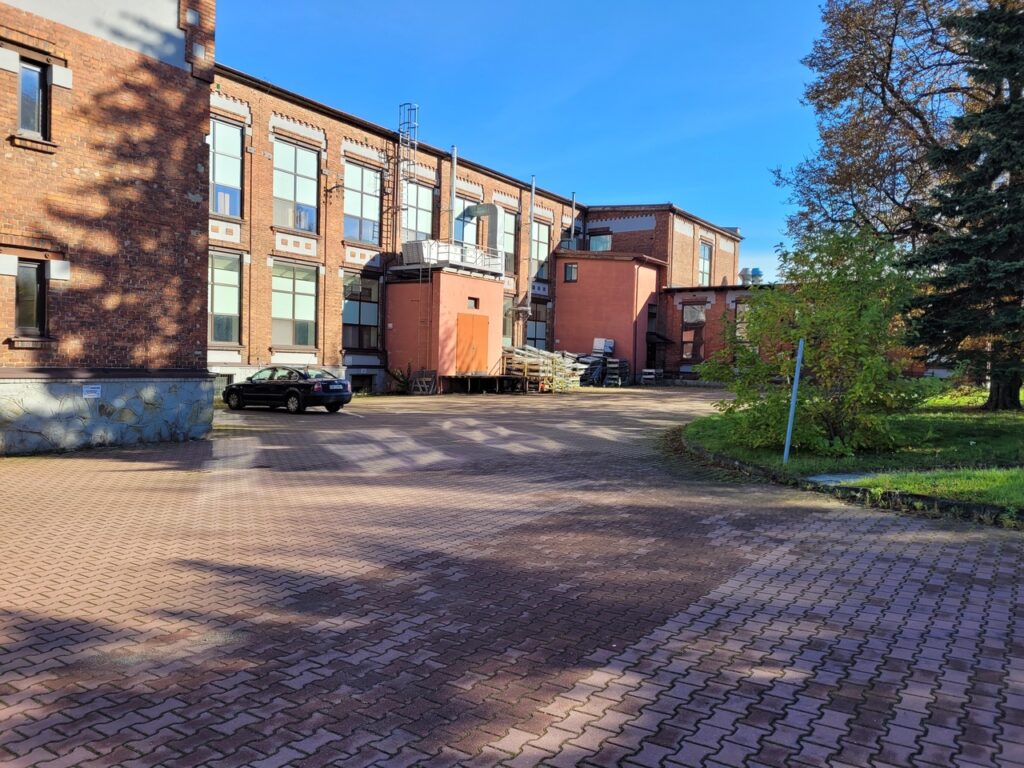 Na wynajem kompleks budynków produkcyjno-magazynowo-biurowych 5500 mkw., Bielsko-Biała, Bielsko-Biała, na wynajem