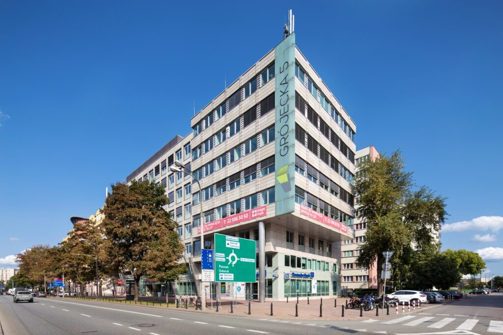 Nowoczesne powierzchnie biurowe do wynajęcia w Grójecka 5 na skraju dzielnic Ochota i Śródmieście, Warszawa, na wynajem